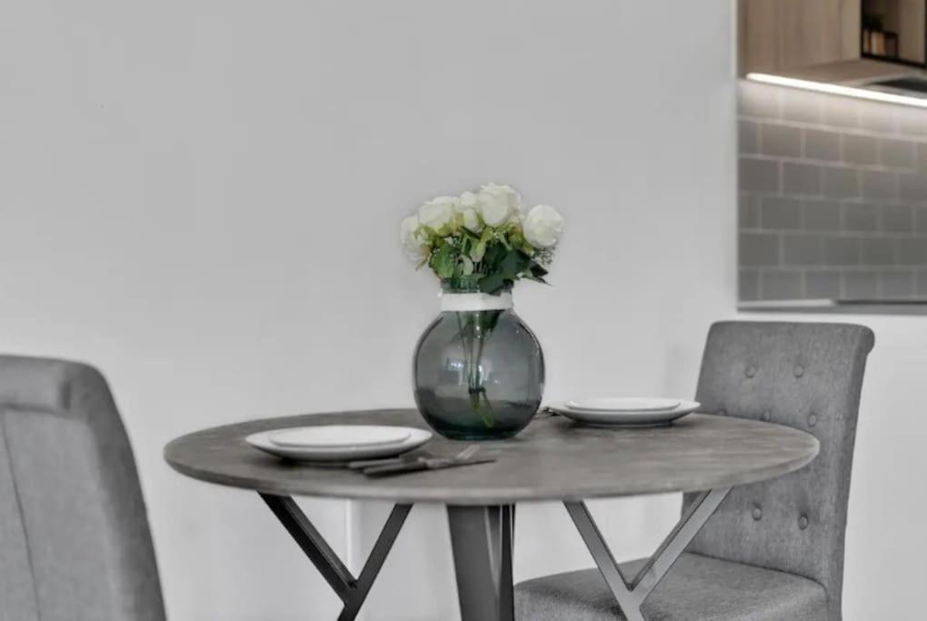 ロンドンDeluxe 1 Bed In Colindale Wembley With Freewifitvアパートメント エクステリア 写真