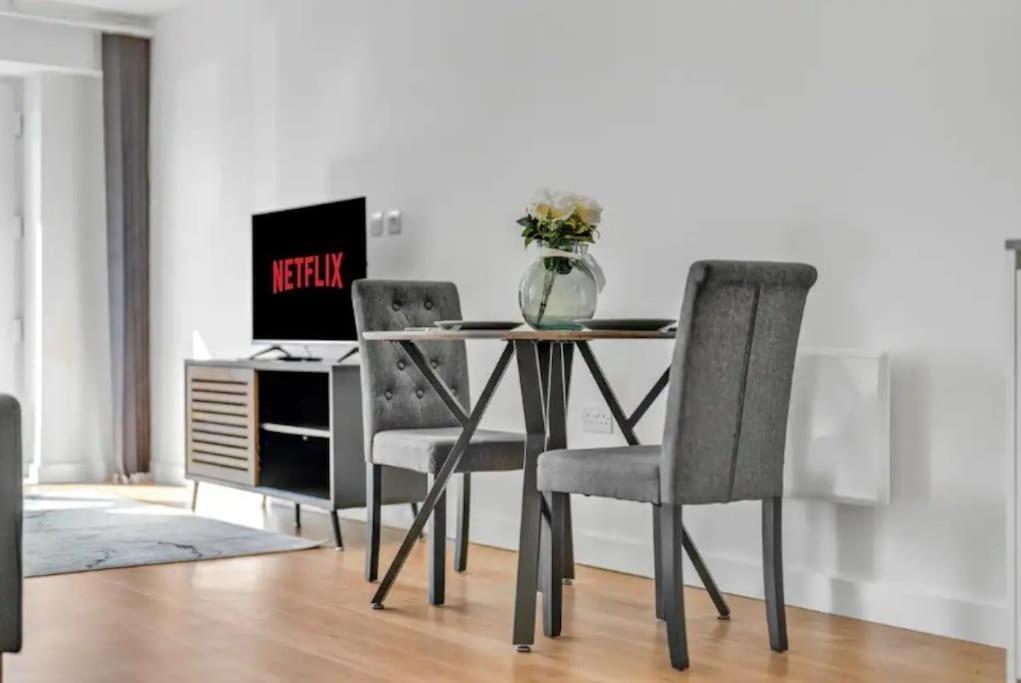 ロンドンDeluxe 1 Bed In Colindale Wembley With Freewifitvアパートメント エクステリア 写真